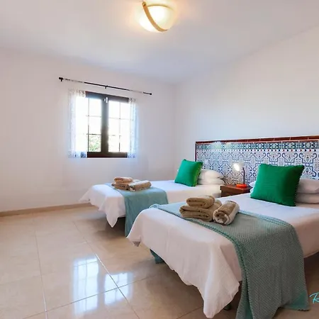 3-bed With Roof Terrace & Great Views Malvasia *